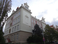 Psí výcházka po Bubenči a Bubnech, Škola U Studánky