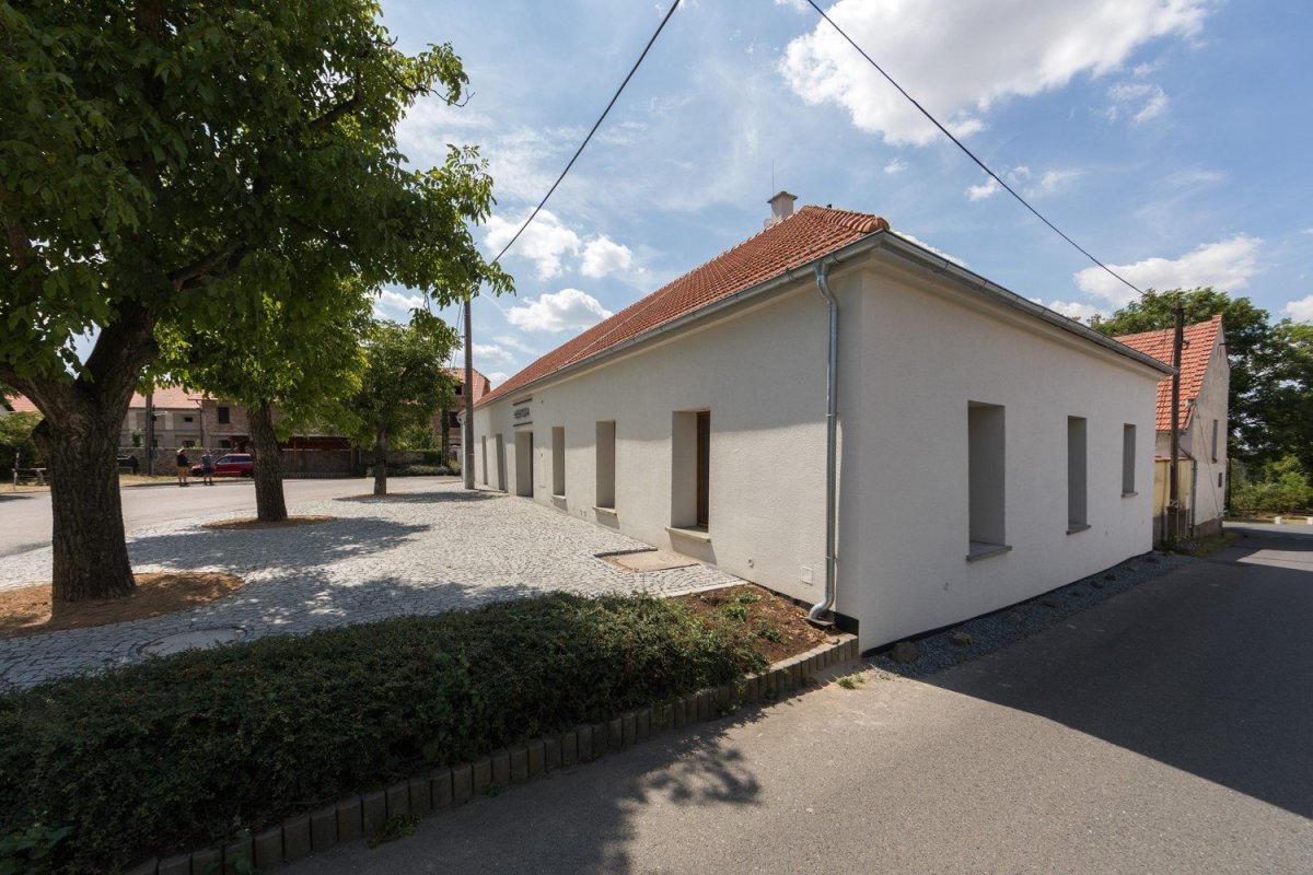 Rekonstrukce hospody se sálem v Máslovicích, Bod Architekti