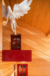 Lukáš Pejsar z ateliéru 3AE navrhl dřevostavbu u jezera