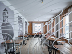 Uvnitř se nachází kavárna. (Centrum Hořec; ADR)