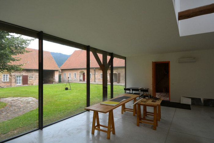 under-construction architects, Ateliér zasunutý do stodoly – foto