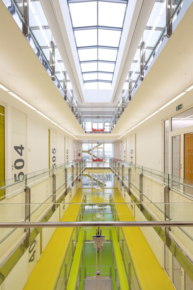 Vzdělávací komplex Univerzity Tomáše Bati ve Zlíně, AI - DESIGN (Eva Jiřičná, Petr Vágner, Jura Bečička), 2007.