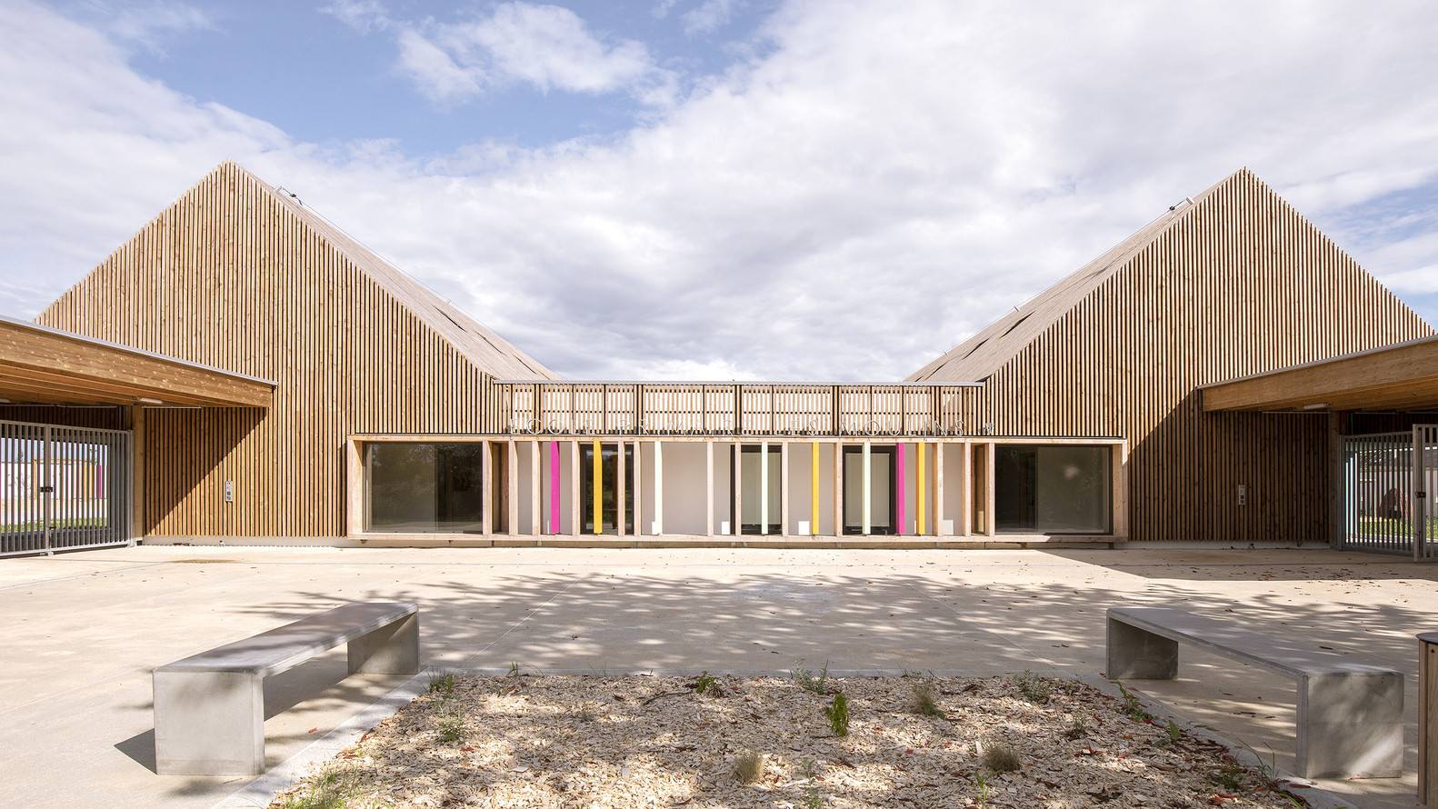 Architekti ze studia FAUN doufají, že jejich střídmá realizace školy bude sloužit jako inspirace pro další výstavbu v obci Josnes.