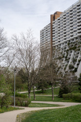 Wohnpark Alterlaa, Harry Glück