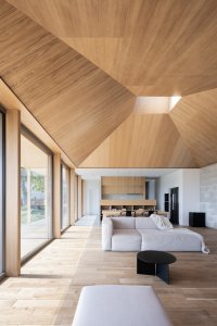 Rodinný dům od z pera architekta Tomáše Šeba a studia ROAR ve slovenské vesnici Palárikovo