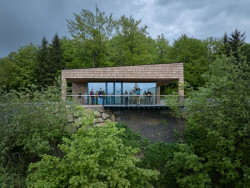 Terasa do údolí (Brána Pusteven; henkai architekti)