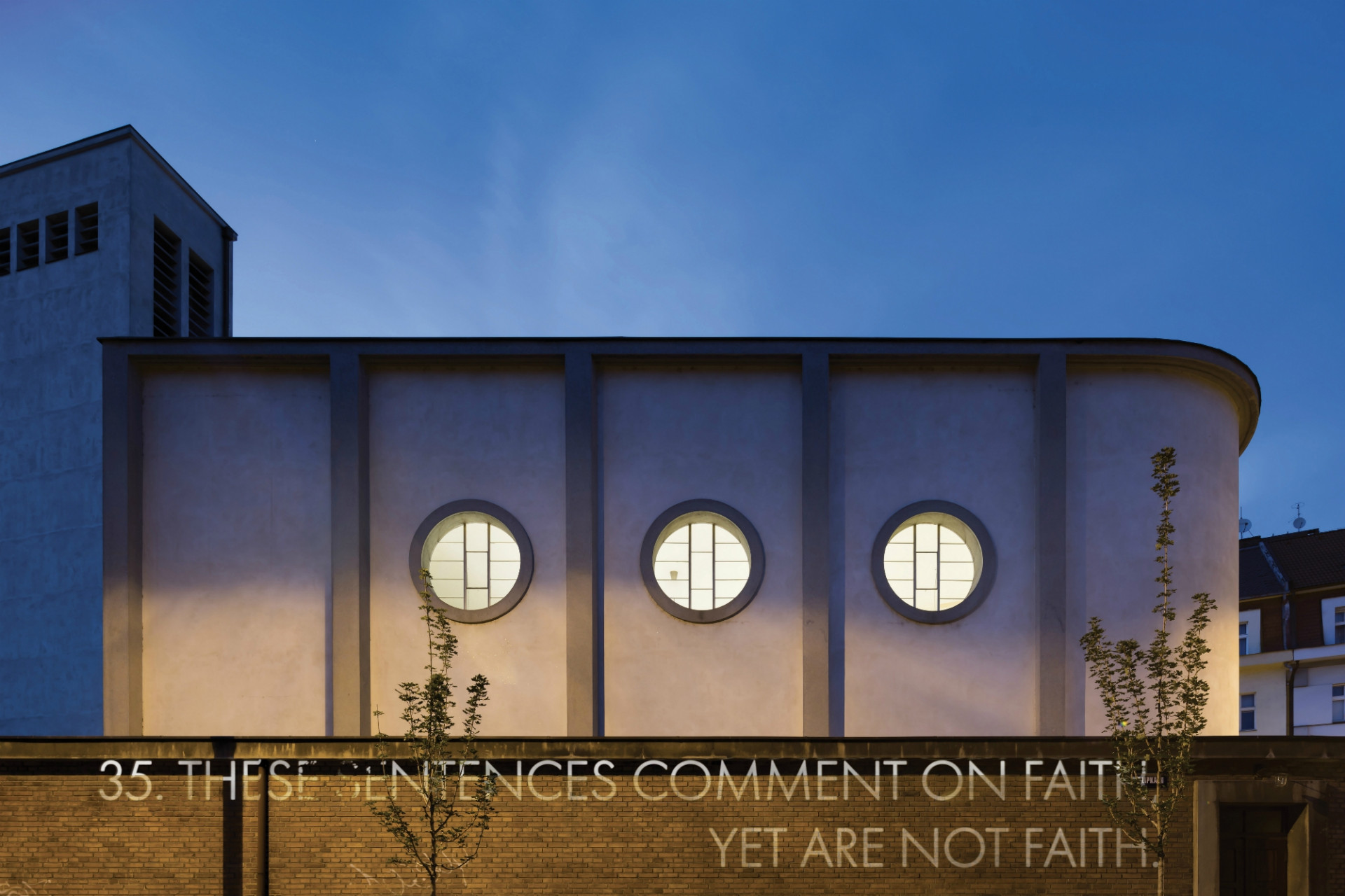 Instalace Věty po konceptuálním umění umělce Petra Duba. Foto: Studio Flusser