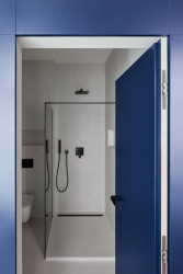 Celý byt nyní tvoří jeden pokoj o 54 m². (Byt na Malé Straně, Máslo + Peteráková)