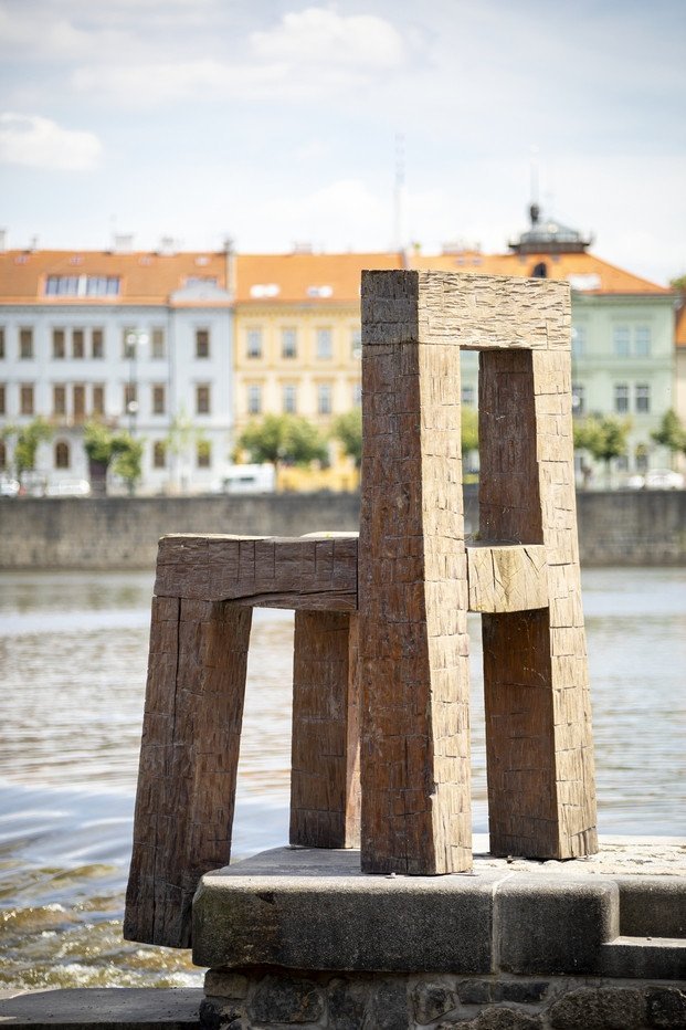 Židle - Magdalena Jetelová (1981, 2001, 2016)