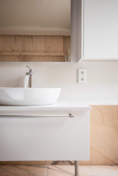 Rekonstrukce koupelny v pražském rodinném domě od designérského studia Revír