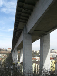 Nuselský most v Praze.