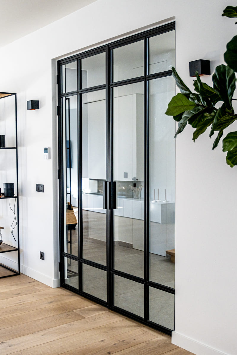 Ocelové systémy Steel Design jsou kombinací subtilních profilů a velkých prosklených ploch propouštějících do prostoru maximum světla.