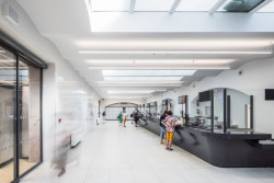 Plzeňské hlavní nádraží po rekonstrukci (na obrázku keramické obklady RAKO série Extra)