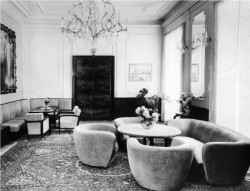 Zámek brněnské stavitele Stanislava Neděly v Tulešicích zařízený Spojenými UP závody – salon (1935)