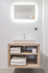 Studio Gebas realizovalo v Peci pod Sněžkou Hotel Zelený potok zahalený do dřeva.