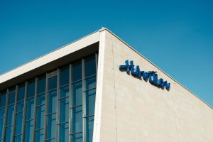 KOHLarchitekti zrekonstruovali nádražní halu v Havířově, nově slouží jako sportovně-kulturní centrum
