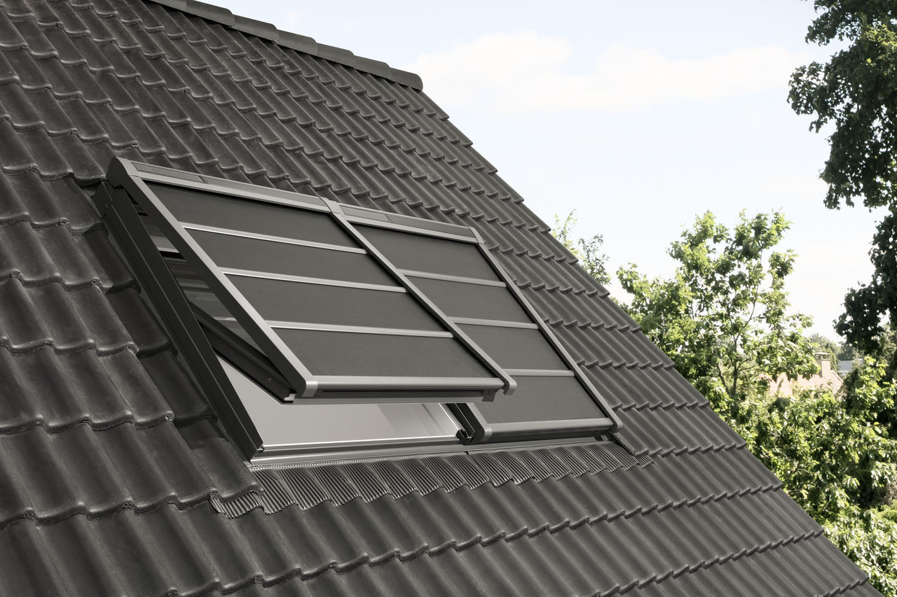 Lehká venkovní roleta na solární pohon SSS - Velux