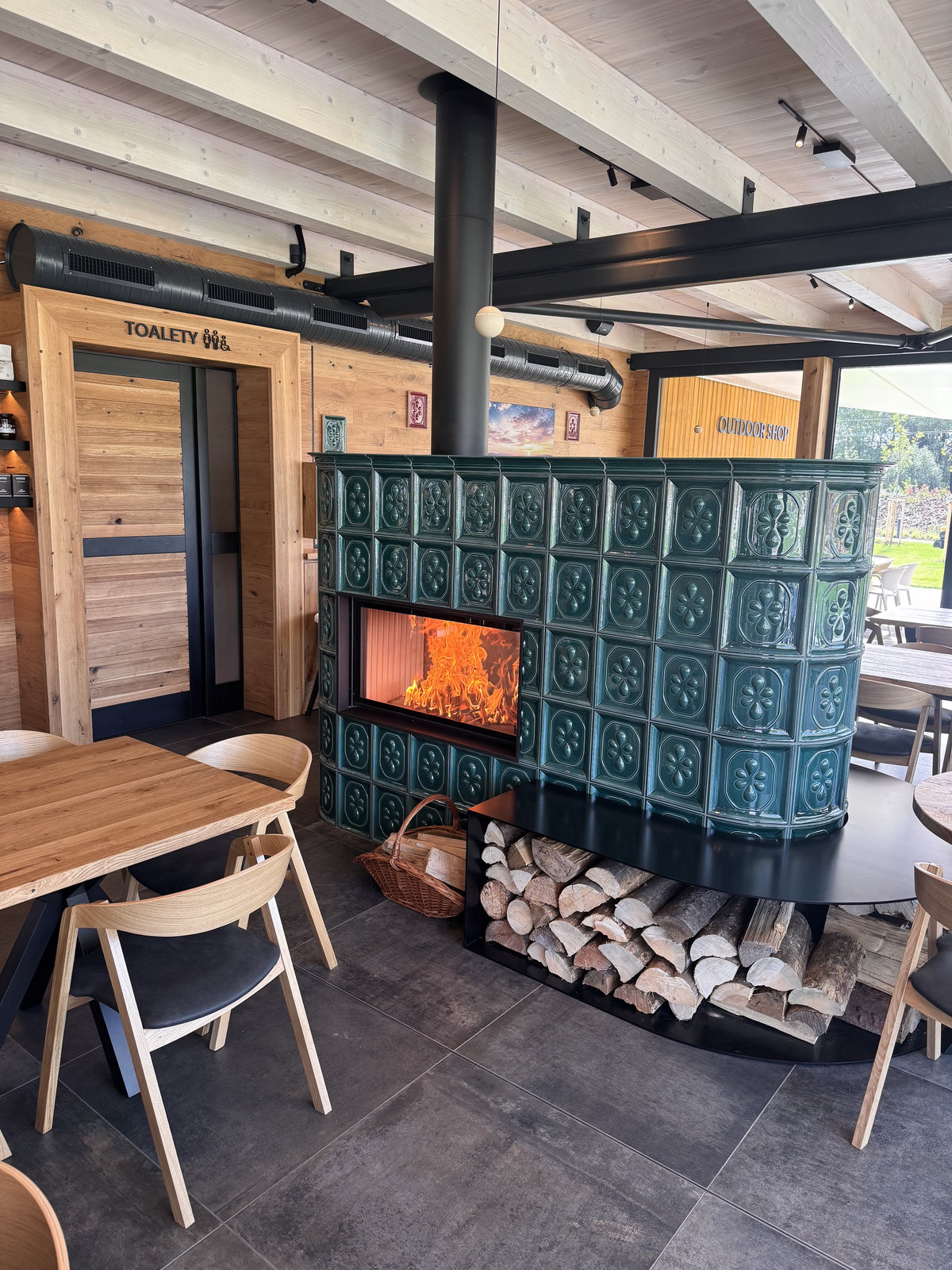 Kachlová kamna od K&K Poker - Kolem kamen  (Rodinný resort Na peci, Lipno)