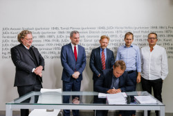 Zástupci Prahy a studia BIG podepsali smlouvu o dílo