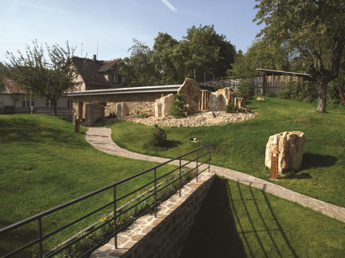 Dům v sadu, Radek Hadrbolec.