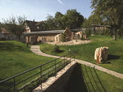 Dům v sadu, Radek Hadrbolec.