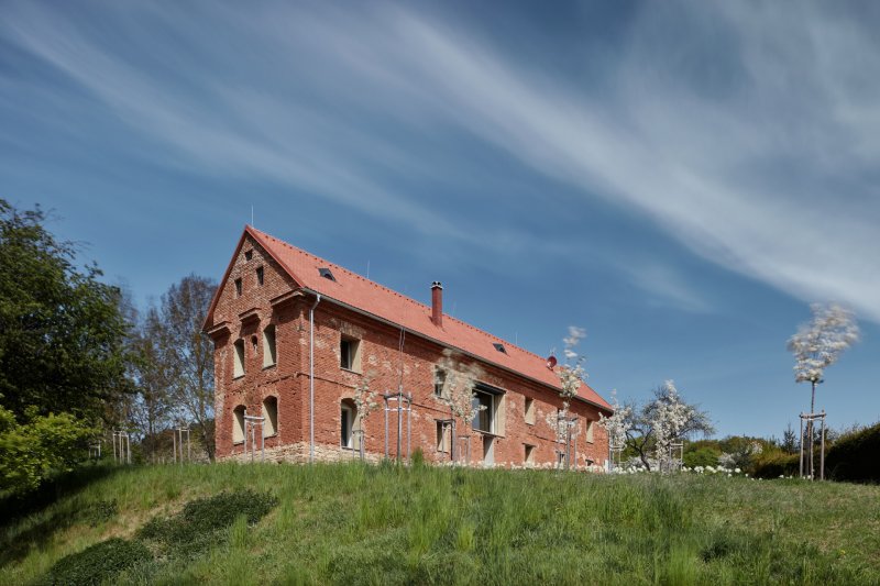 Dům v ruině, ORA/ Jan Hora, Barbora Hora, Jan Veisser