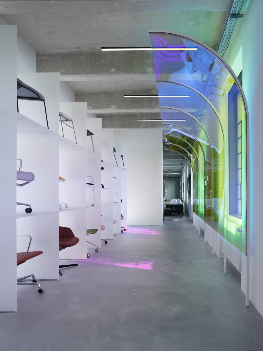 Konsepti nedávno otevřelo nový showroom s velkoformátovou projekcí, která v mnohém posouvá hranice vizualizací interiérů, za architektonickým návrhem stojí studio Perspektiv