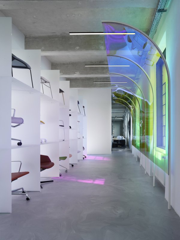 Konsepti nedávno otevřelo nový showroom s velkoformátovou projekcí, která v mnohém posouvá hranice vizualizací interiérů, za architektonickým návrhem stojí studio Perspektiv