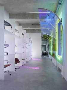 Konsepti nedávno otevřelo nový showroom s velkoformátovou projekcí, která v mnohém posouvá hranice vizualizací interiérů, za architektonickým návrhem stojí studio Perspektiv
