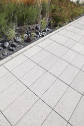 Administrativní komplex Rustonka v Praze-Karlíně, dlažba BEST-GIGANTICKÁ, CMC Architects