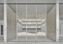 Bytový dům v Barceloně od ateliéru Peris+Toral Arquitectes