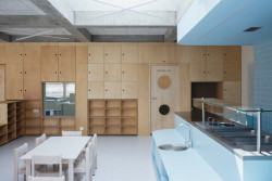 Barevné jsou také výdejny jídla. (Mateřská škola ve Fulneku od XTOPIX)