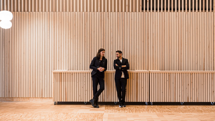 Architekti slavné švédské kanceláře White Arkitekter Oskar Norelius a Robert Schmitz