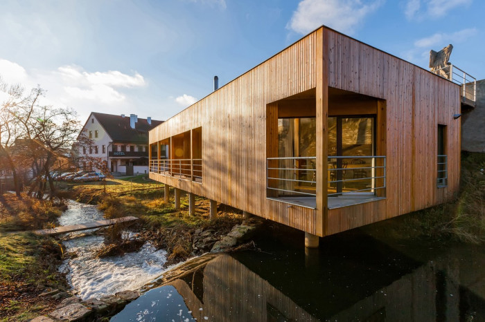 Dům nad vodopádem, ARCHOO s.r.o.