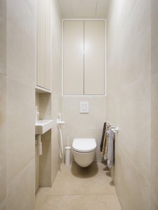 Toaleta (Rekonstrukce bytu v Praze, No Architects)