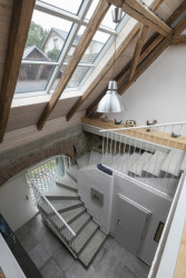 Rekonstrukce stodoly ve Středních Čechách, Studio Raketoplán