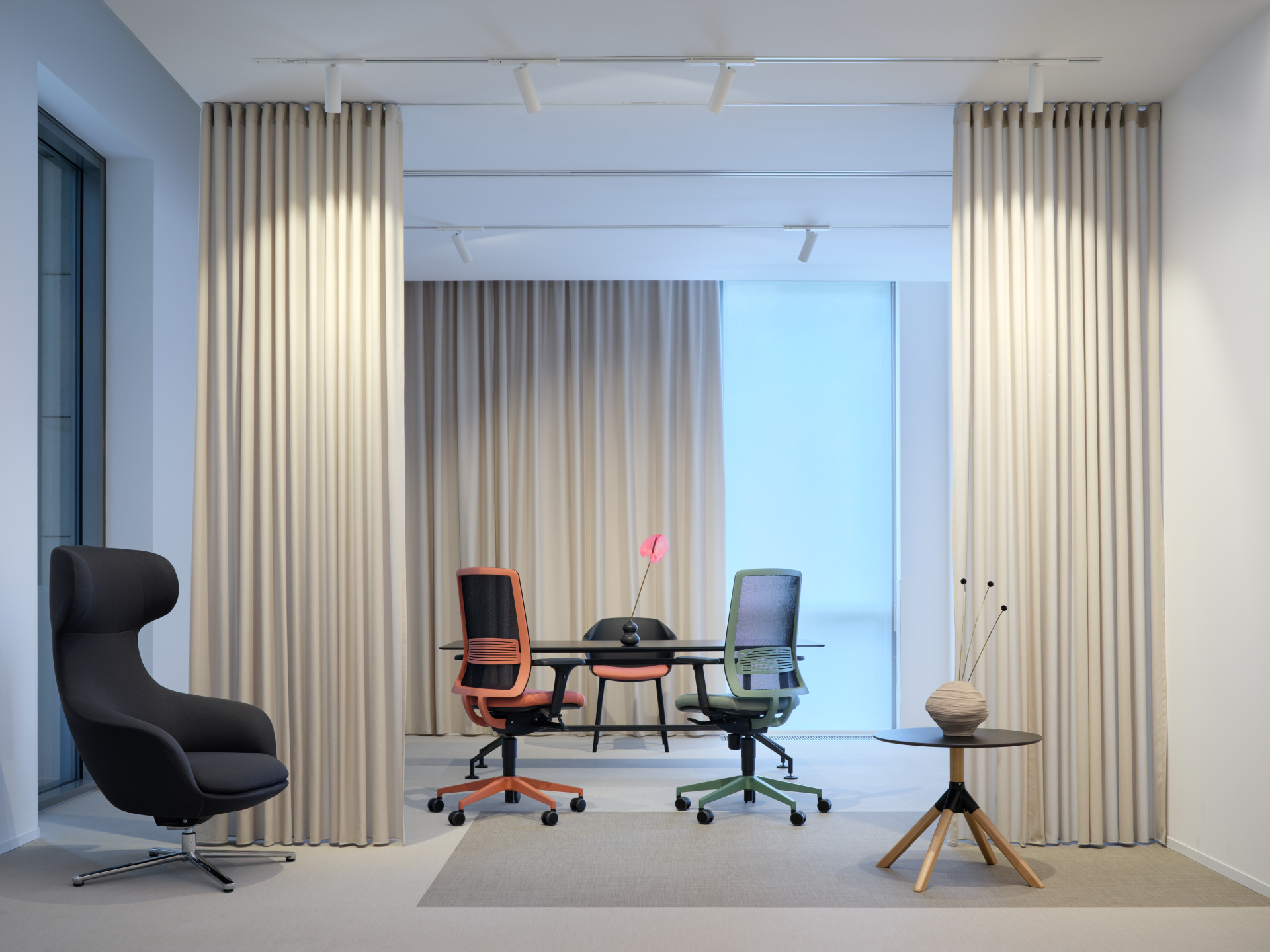 Nově zrekonstruovaný showroom LD Seating v pražském Karlíně od studia archicraft