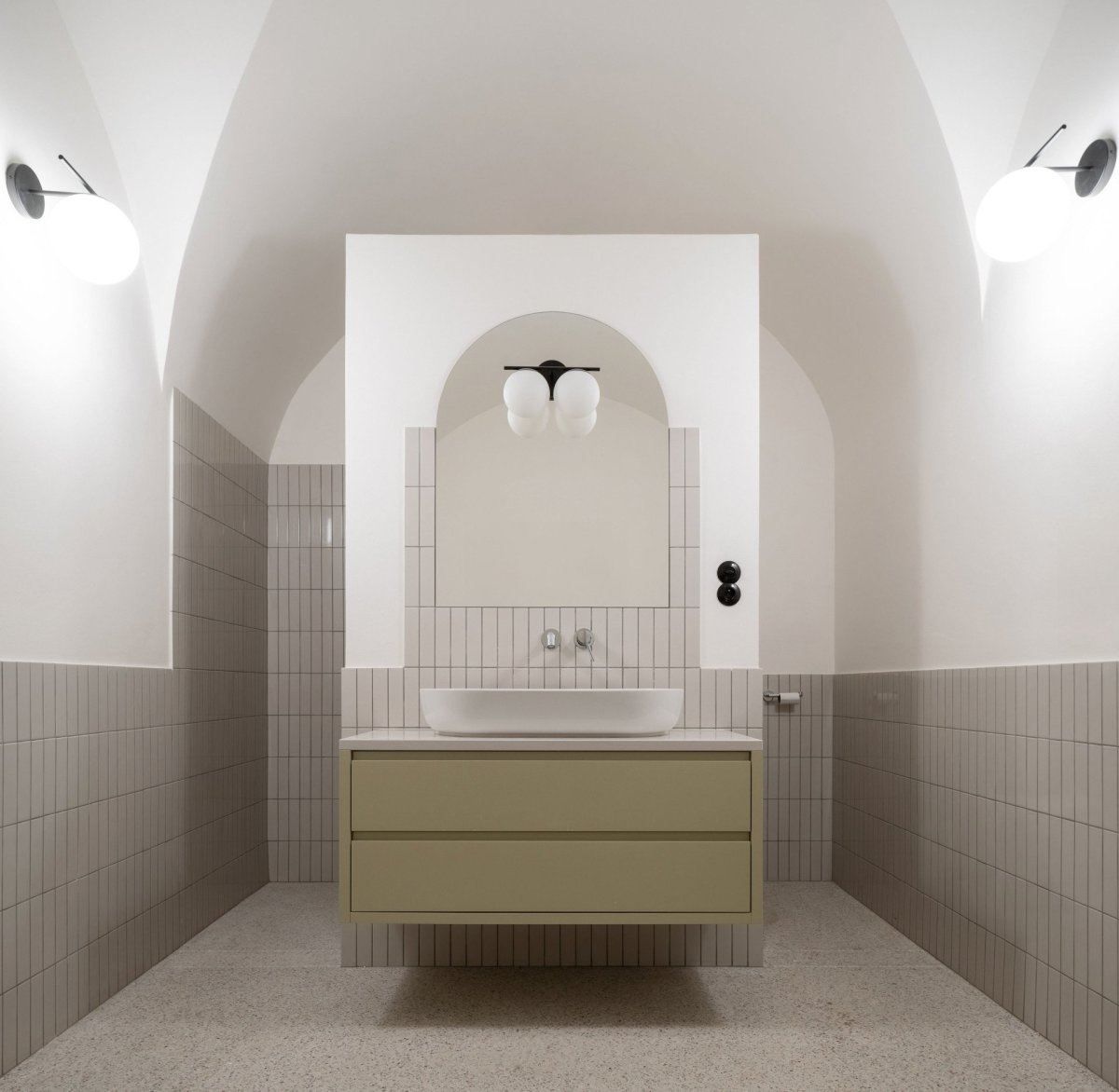 Jsou zde pohodlné apartmány se základním vybavením – hlavně kuchyněmi a koupelnami. (Rekonstrukce Malého Buquoyského Paláce v Praze, Tereza Scheibová)