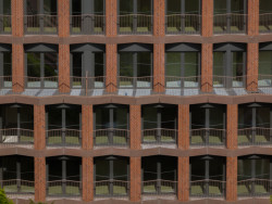 Bytový dům v centru Vratislavi od ateliéru Maćków Pracownia Projektowa - držitel ceny Objekt roku ze systémů Aluprof