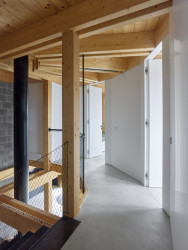 Stempel & Tesař architekti, Dům, který se otevírá slunci: V patře jsou situované čtyři ložnice