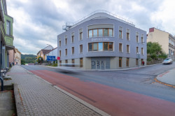 Podnikatelský inkubátor Dům na rohu ve Valašských Kloboukách od studia Jan Hanousek Architekti