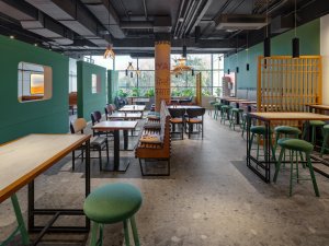 Po deseti letech přišlo oživení restaurace. (Bombay Express; Studio archicraft)