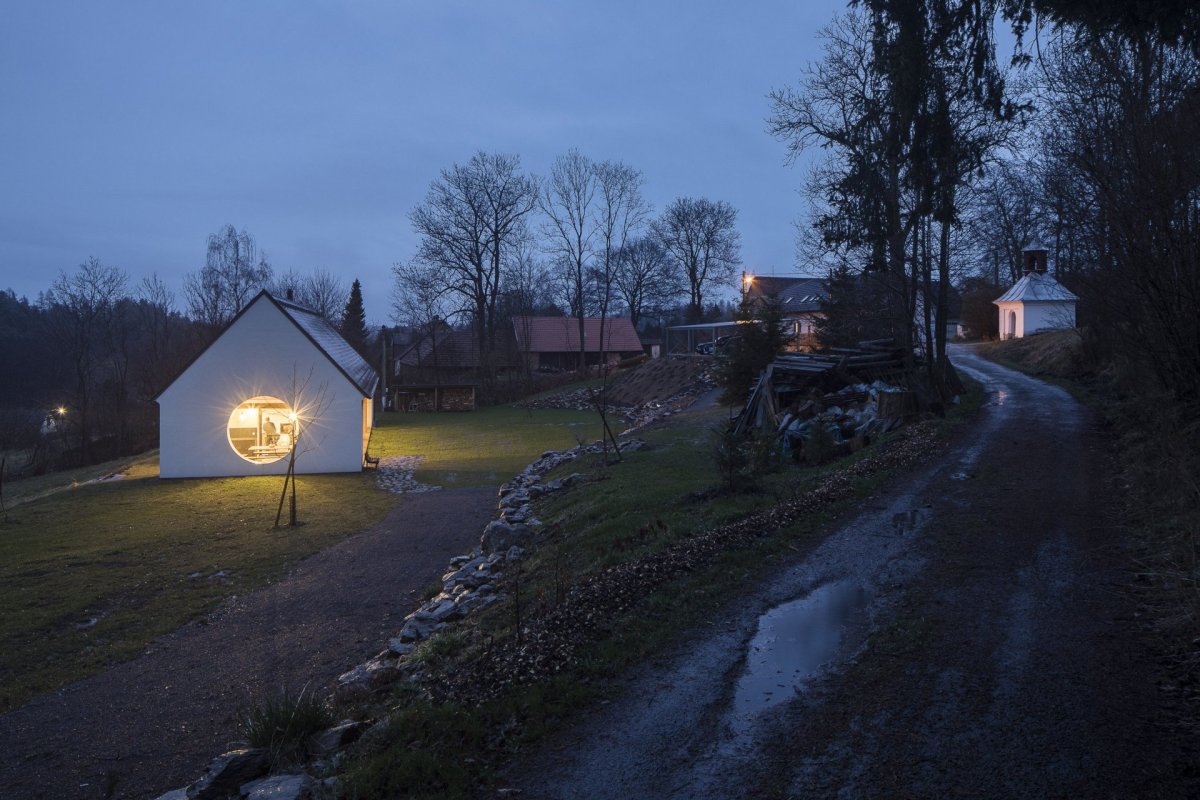 Víkendový dům ve Středočeském kraji od Lenka Míková architekti