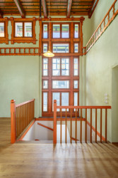 Schodiště vedoucí do odpočívárny ve Vodoléčebném ústavu (Sluneční lázně v Luhačovicích, TRANSAT architekti)