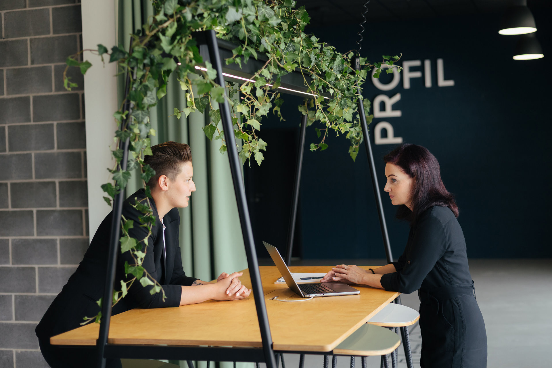SET UP FREESTYLE DESK & BOARD od PROFIL NÁBYTEK