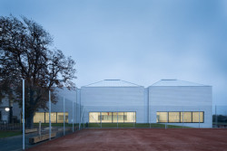 Městská hala v Modřicích u Brna od studia Atelier bod architekti, realizace 2020