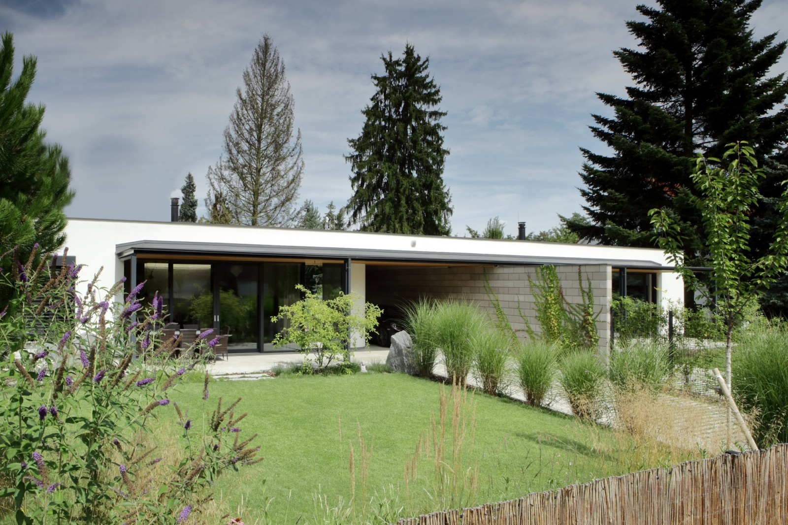 Rodinný dvojdům v Klánovicích od Jakuba Chocholy