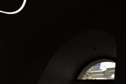 Interiér zmrzlinárny v Brně od architektky Barbory Kudelové