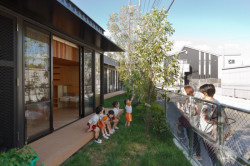 HIBINOSEKKEI + Youji no Shiro, OA Kindergarten – foto