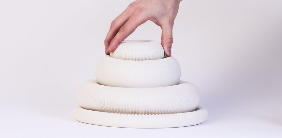 Výstava v berlínském Staatliche Museen zu Berlin pod názvem 2101 – Future Ceramics. Tischkultur der Zukunft ukazuje stolování budoucnosti 